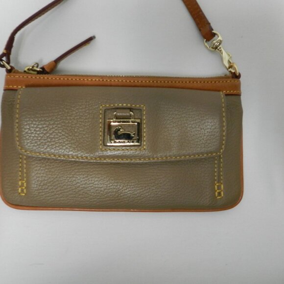 Dooney & Bourke Leather pebbled weather resistant zip top small baguette clutch - Picture 3 of 10
